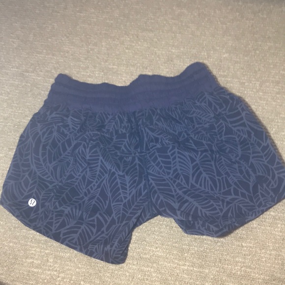 lululemon athletica Pants - Lululemon tracker short size 6 lululemon athletica Pants - Lululemon tracker short size 6